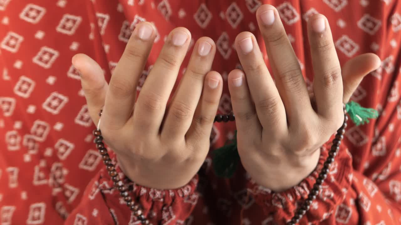 기도하는 손으로