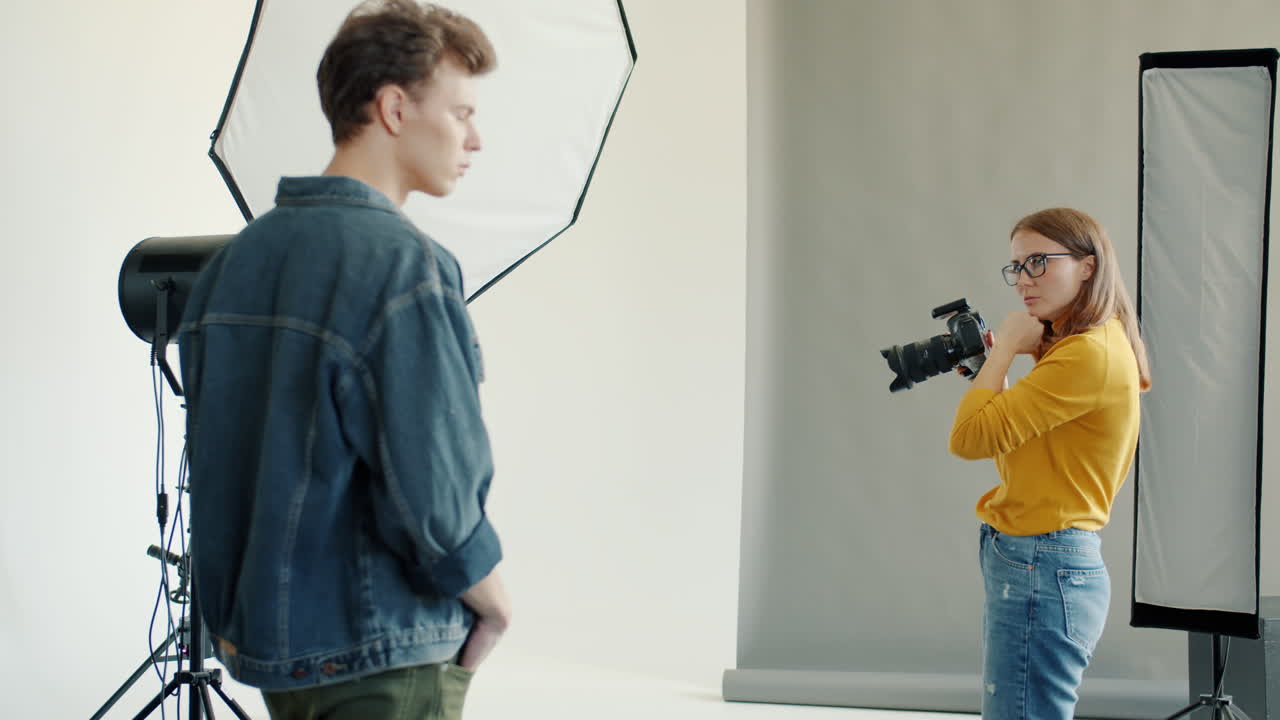 sesión de fotos de moda en un estudio