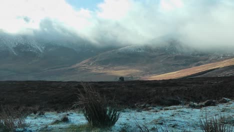 Montañas-Comeragh-Winter-Waterford-Estableciendo-Una-Foto-De-La-Montaña-Moteada-De-Sol-En-Una-Fría-Tarde-De-Mediados-De-Invierno