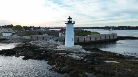 Faro-Del-Puerto-De-Portsmouth-Y-Estación-De-Guardacostas-De-EE.-UU.-New-Castle,-New-Hampshire