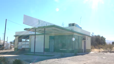 Empty-abandoned-gas-station-along-route-66