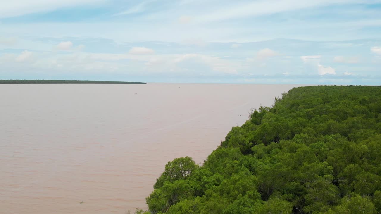 베트남 남부 바다로 들어가는 메콩 삼각주 나인드래곤 삼각주