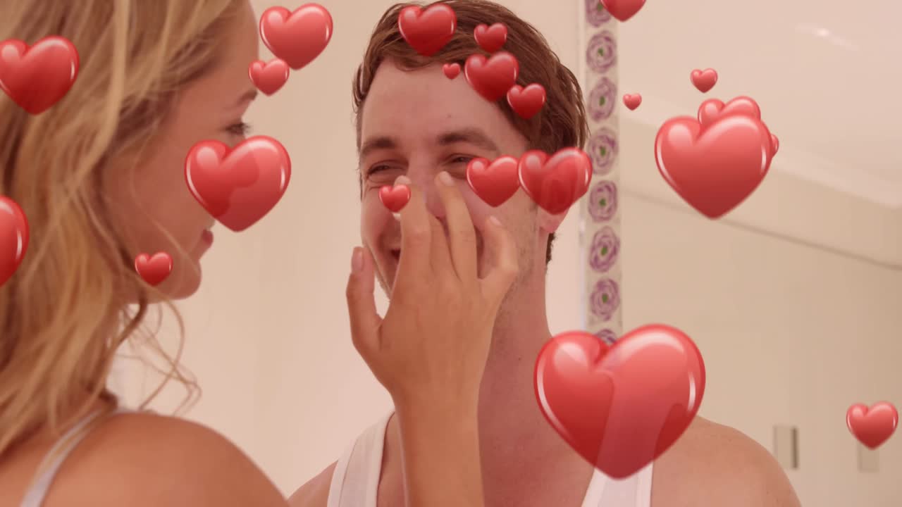 ⁇ 은 심장의 애니메이션 사랑에 빠진 커플이 웃고 있습니다.