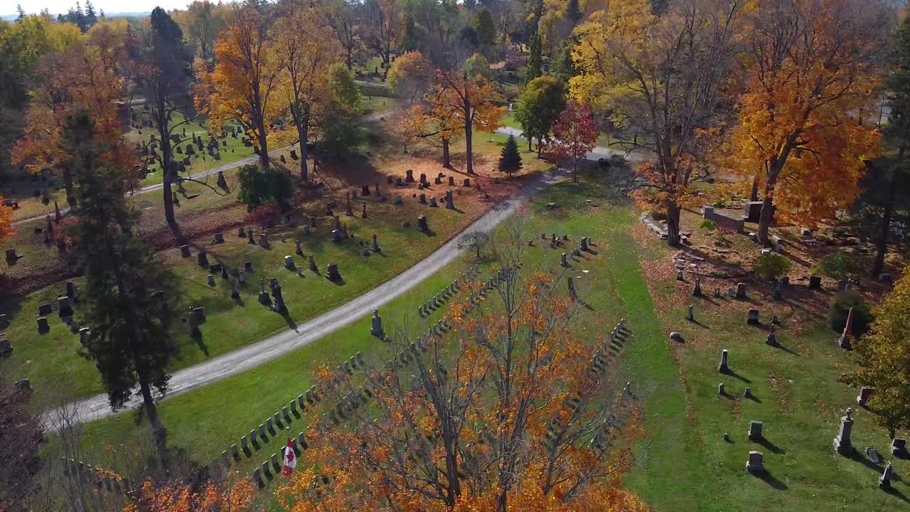 vista aérea de un cementerio militar