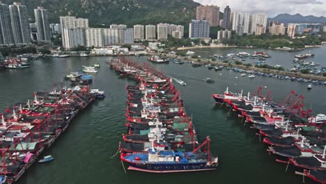 estructura de nave industrial puerto y muelle que actúa como refugio contra tifones en china