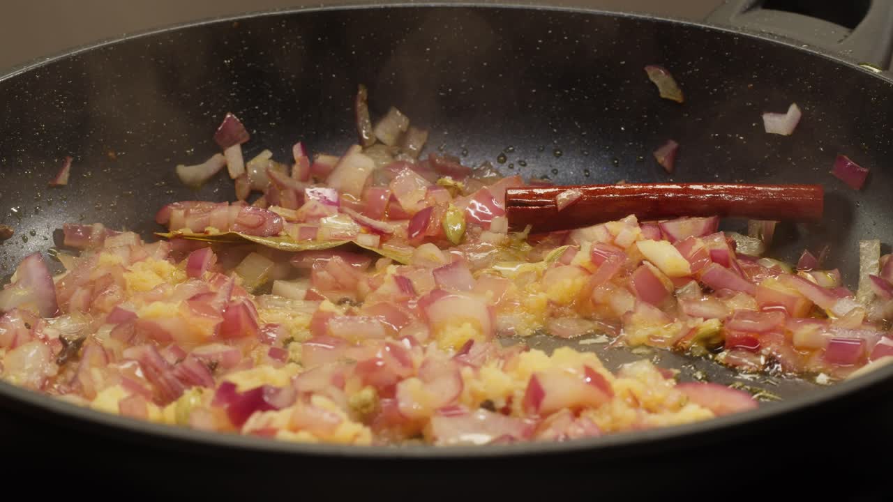 Cooking onions with spices