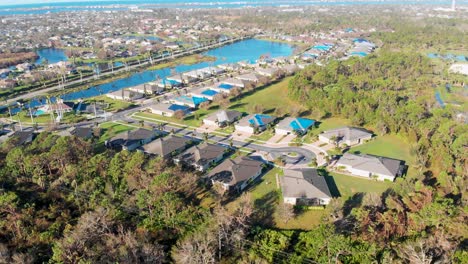 Video-De-Dron-De-4k-De-Daños-Por-Huracanes-En-Viviendas-En-El-Barrio-De-Stillwater-De-Englewood,-Florida---04