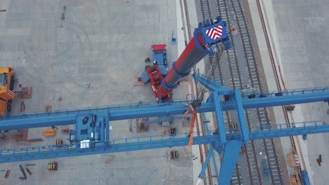 port crane installation