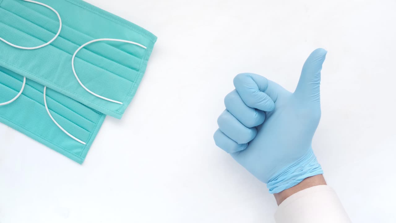 guantes y máscaras médicas