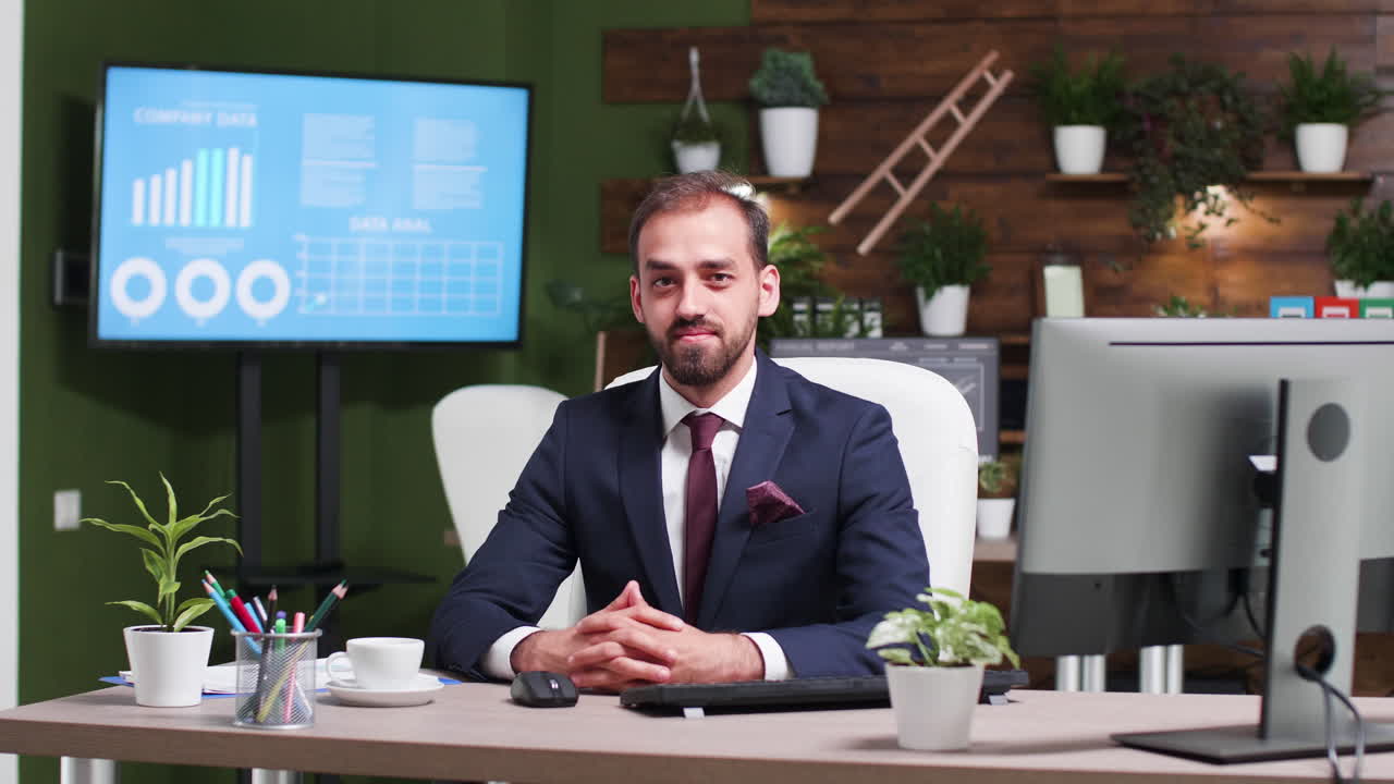 uomo d'affari in ufficio