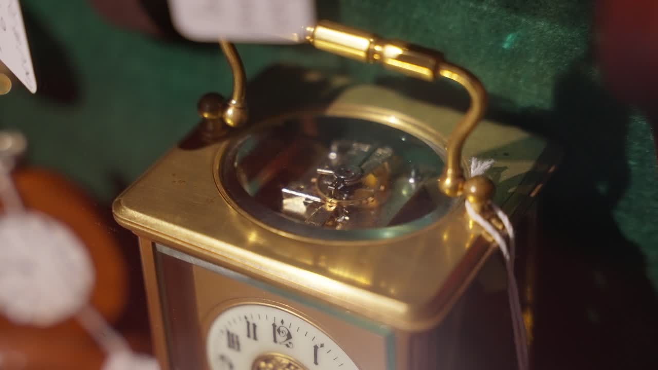 Clock motor in slow motion, side angle