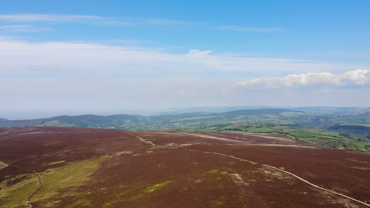 멀리 브리스톨 채널이 있는 던커리 비콘