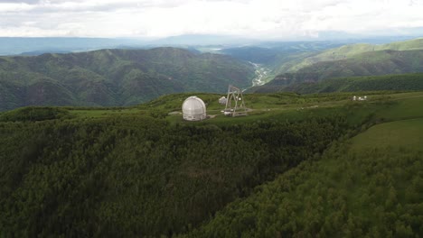 Spezielles-Wissenschaftliches-Astrophysikalisches-Observatorium.-Astronomisches-Zentrum-Für-Bodengestützte-Beobachtungen-Des-Universums-Mit-Einem-Großen-Teleskop.