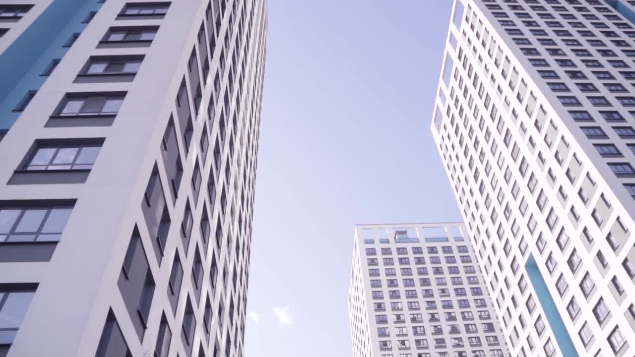 edificios de apartamentos modernos