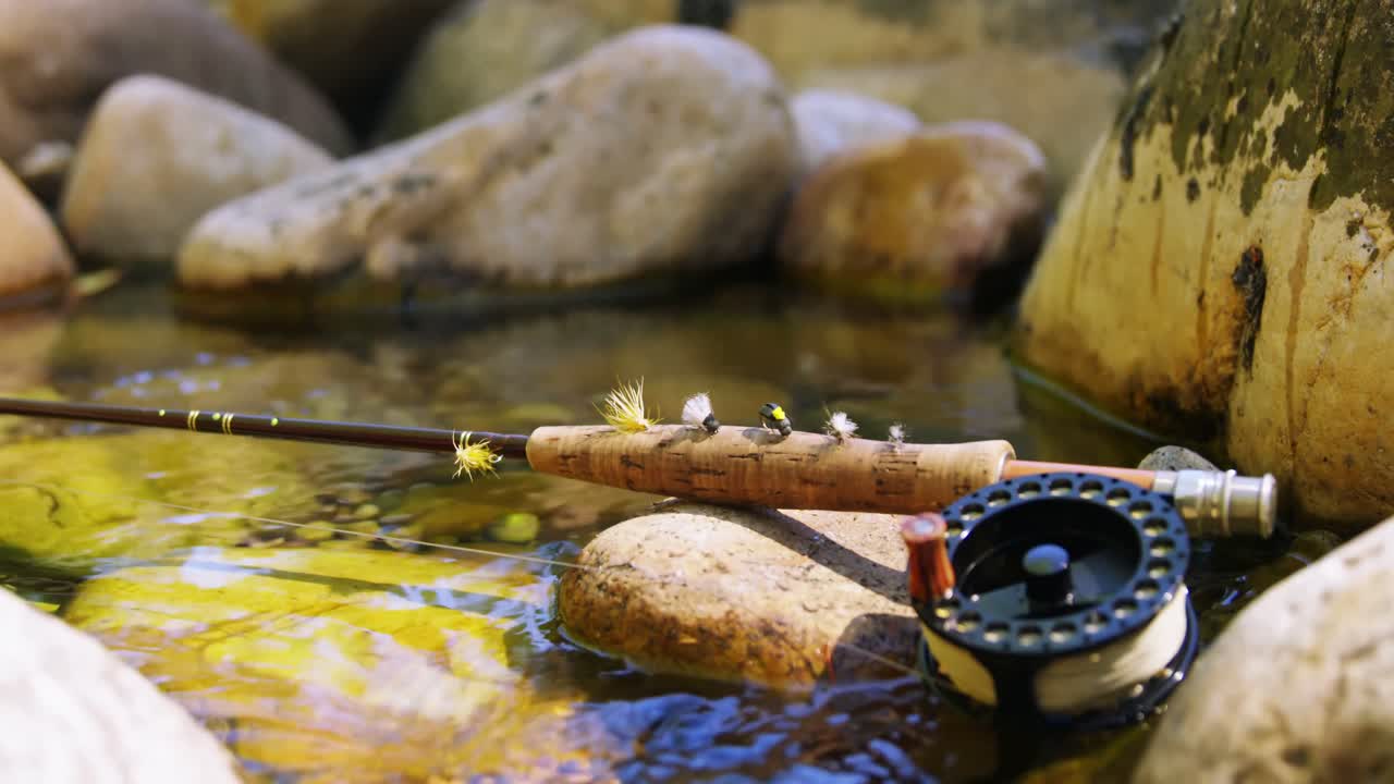 날아가는  ⁇ 시줄, 릴과 바위에 있는 갈고리