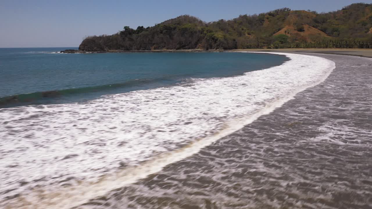Metraje aéreo de dron cerca del Hotel Punta Islita en Costa Rica