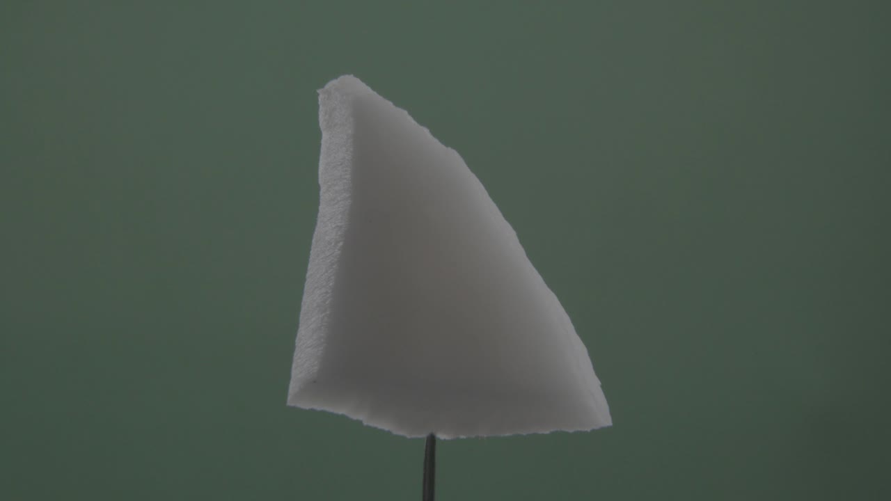 coco girando con bucle en la pantalla verde para la llave de croma