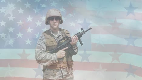 Animation-Eines-Männlichen-Soldaten,-Der-Ein-Maschinengewehr-Hält-Und-Sich-über-Die-Amerikanische-Flagge-Bewegt