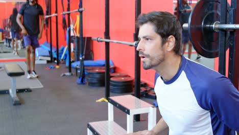 atleta preparándose para un entrenamiento de 4k