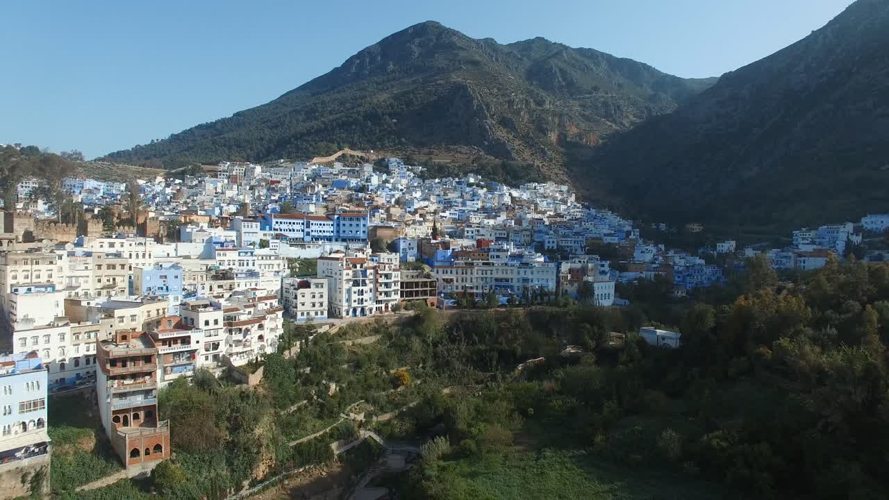 antena: ciudad azul de chefchaouen en marruecos