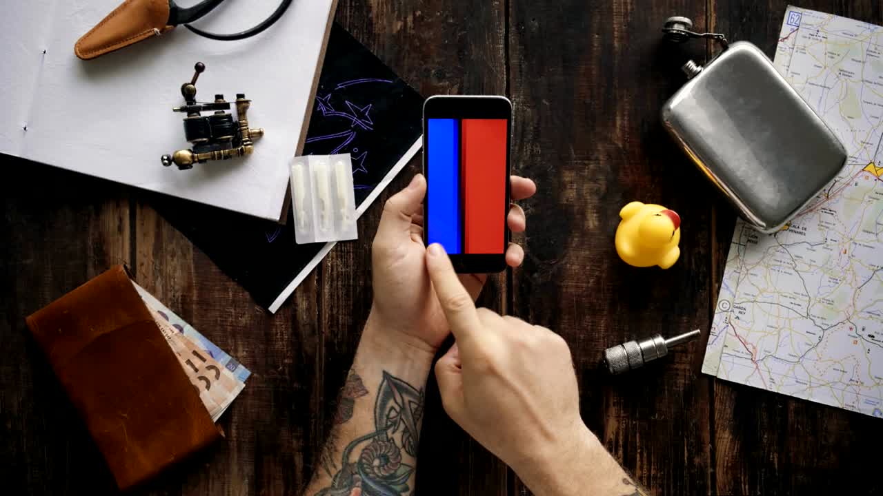 usar las manos del teléfono con pantallas de teclas de croma diferentes - rojo, azul, verde