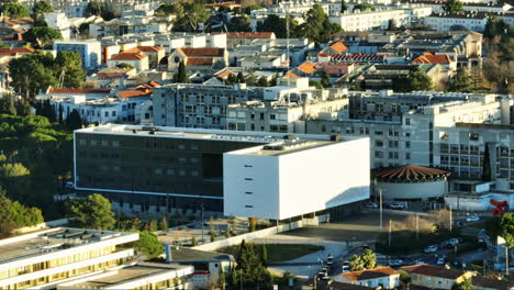 Edificio-Moderno-De-Vanguardia-Antena-Día-Soleado-Montpellier