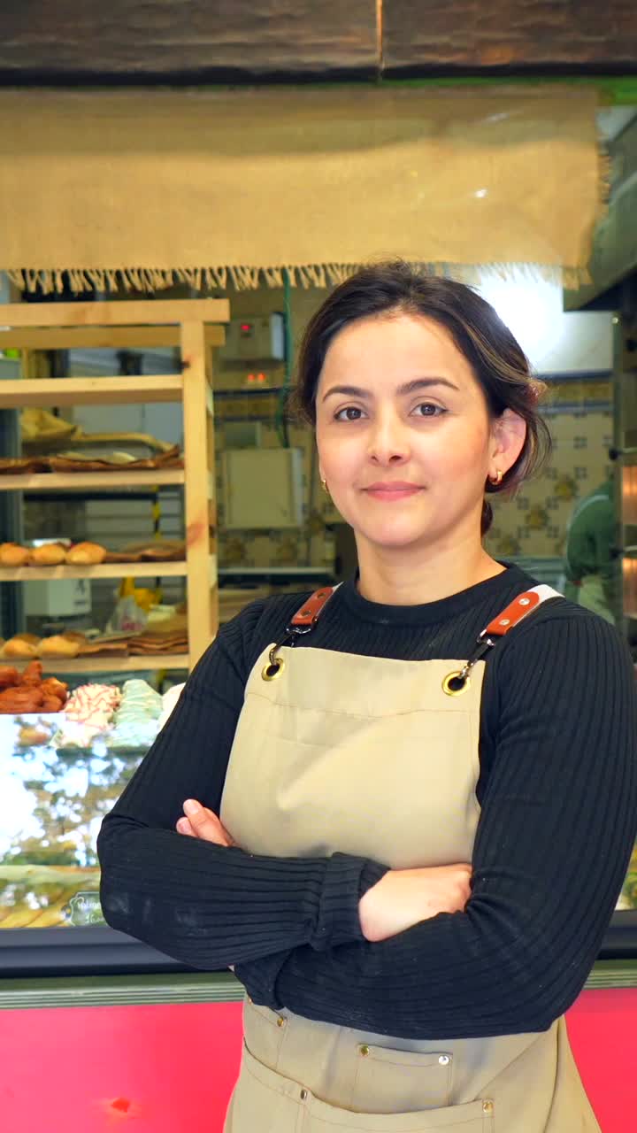 Ritratto di una fornaia nella sua panetteria