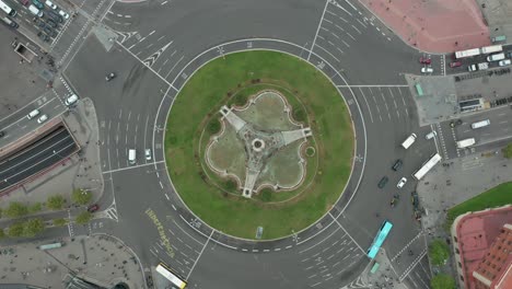 plaza de españa en barcelona, españa. la rotonda del tráfico de la ciudad, vista de arriba