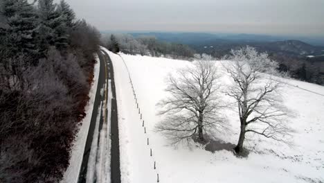 Luftbäume-Und-Bergblick-In-Der-Nähe-Von-Boone-And-Blowing-Rock-NC,-North-Carolina-Im-Winterschnee