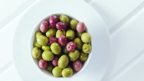 tapas de aceitunas en un tazón