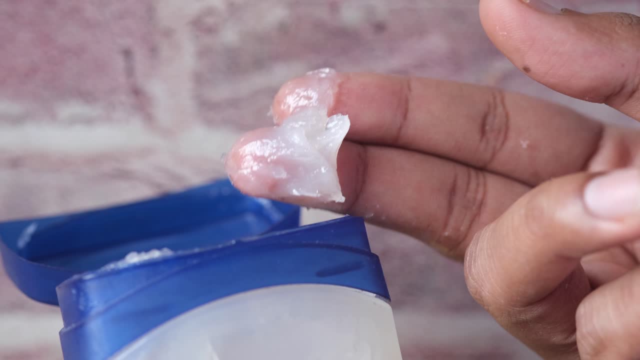 aplicación de crema o loción para el cabello