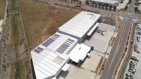 Solar-panels-installed-on-the-roof-of-a-large-warehouse-aerial