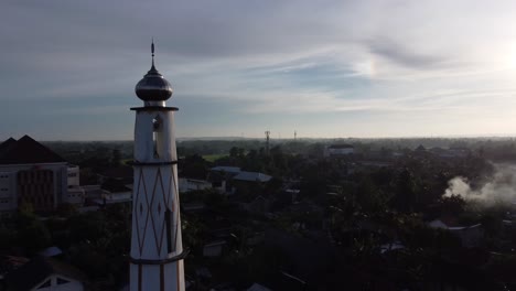 Aerial-shot-come-up-of-the-mosque-minaret-in-the-afternoon