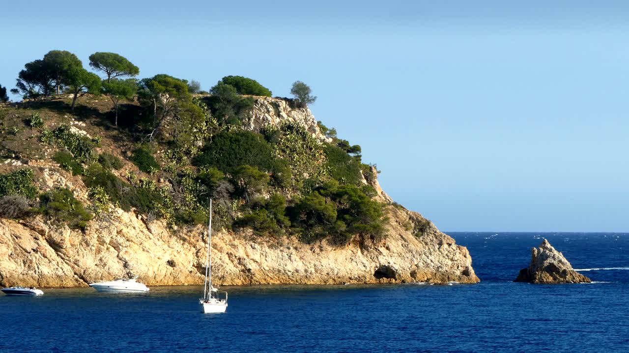 paisaje marítimo de la "costa brava" en cataluña.