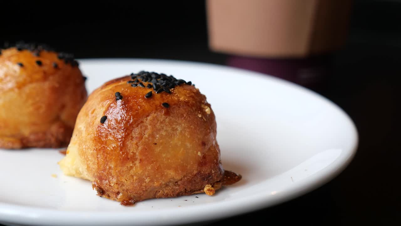 Two Samsas on a Plate