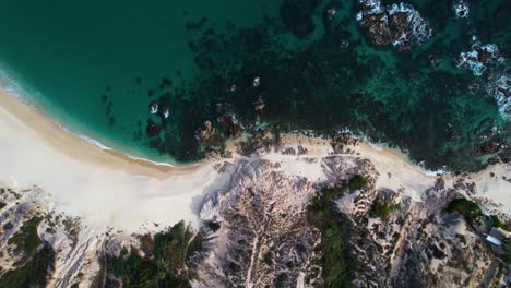 Aerial-view-above-a-beach-and-the-rocky-coast-of-Baja-California,-Mexico---cenital,-drone-shot