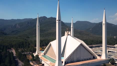 fotografía aérea de 4k de la mezquita blanca de faisal en islamabad, pakistán