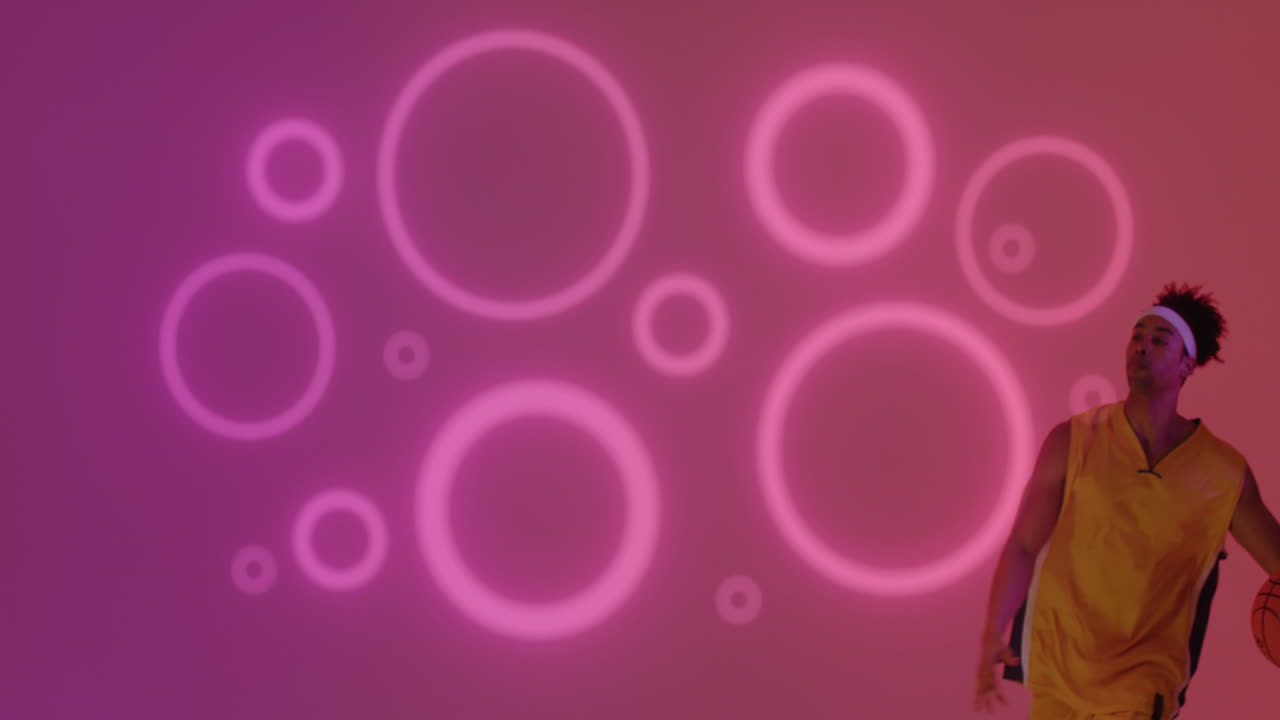 анимация розового неонового узора и двухрасового баскетболиста.