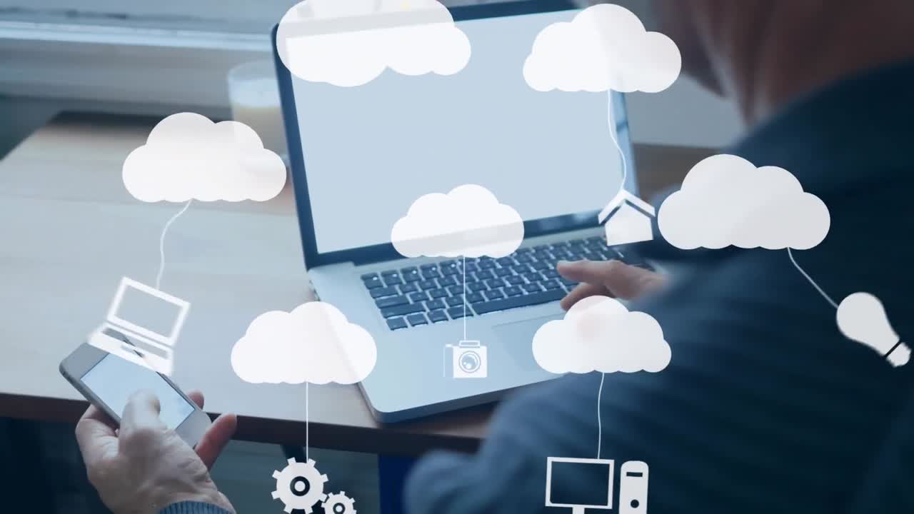 animación de nubes e iconos de medios sobre el hombre usando un teléfono inteligente