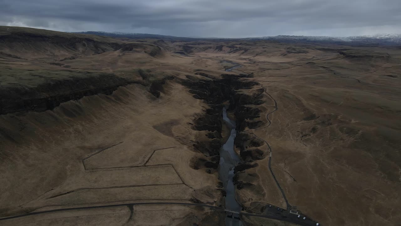 islandia fjadrarglijufur canyon drone aéreo .mp4