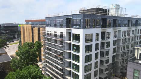 moderno edificio de 7 pisos en construccion