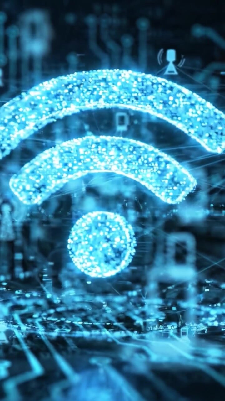 Un viaggio attraverso la connettività digitale: dalla circuiteria alla comunicazione wireless, questa sequenza visiva cattura l'evoluzione della tecnologia in una spettacolare esposizione.