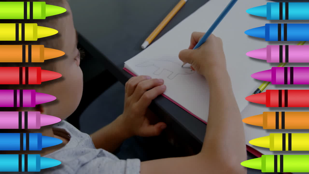 Mavi kalemle çizim yapan, renkli pastel boya animasyonuyla çevrili çocuk.