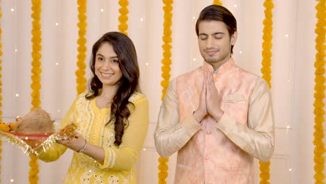 hindu couple praying to god