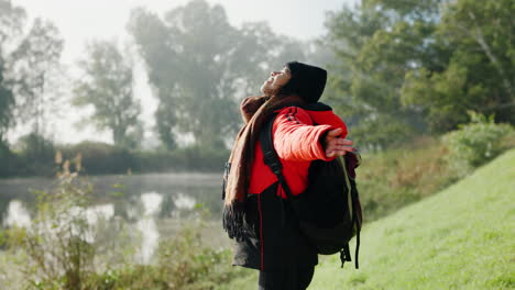 logro, mujer en la naturaleza