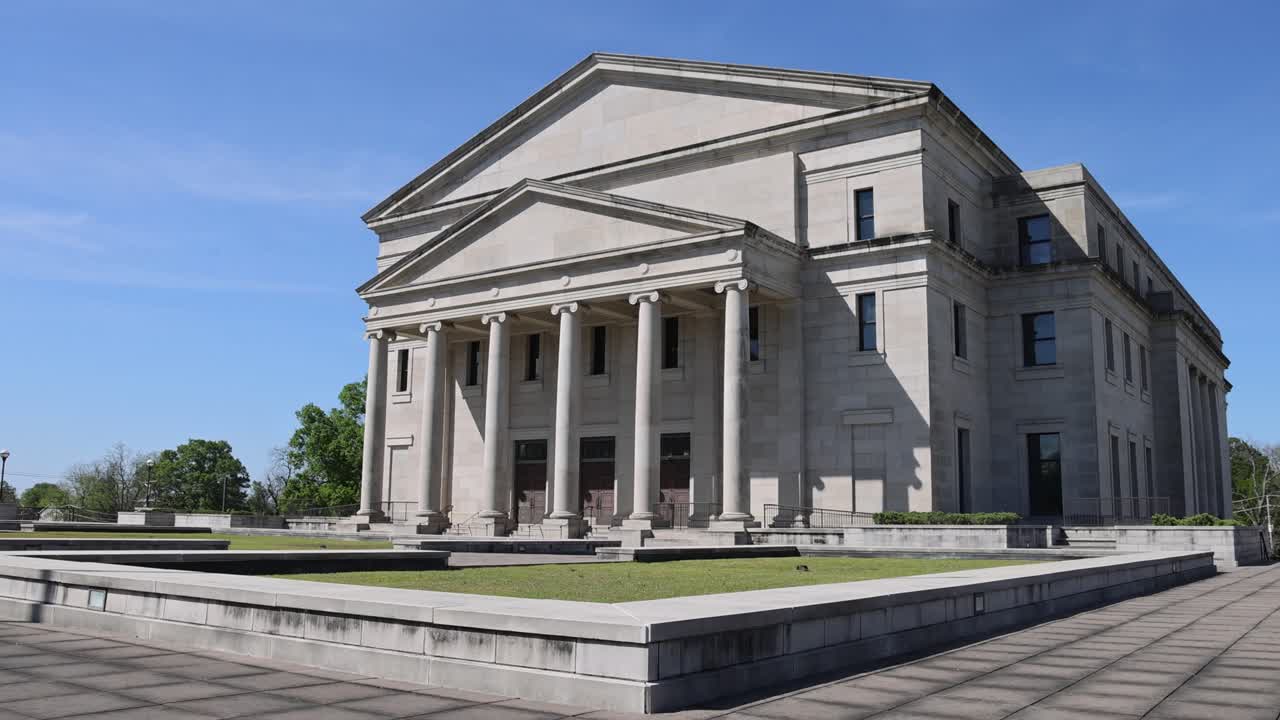 edificio de la corte suprema del estado de mississippi en jackson, mississippi con video inclinado hacia arriba