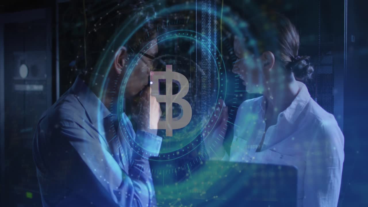 animación de bitcoin y procesamiento de datos a través de diversos ingenieros informáticos por servidores informáticos
