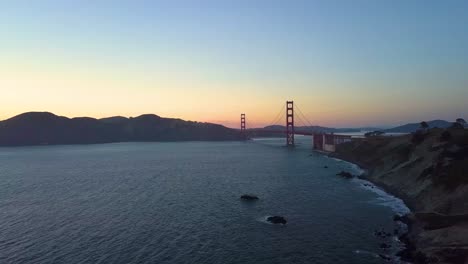 grúa para revelar el puente golden gate en san francisco - 4k