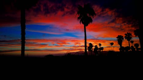 Timelapse-De-La-Hora-Mágica-Del-Muelle-De-Santa-Monica-Desde-El-Atardecer-Hasta-La-Oscuridad