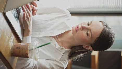 woman working on laptop in cafe